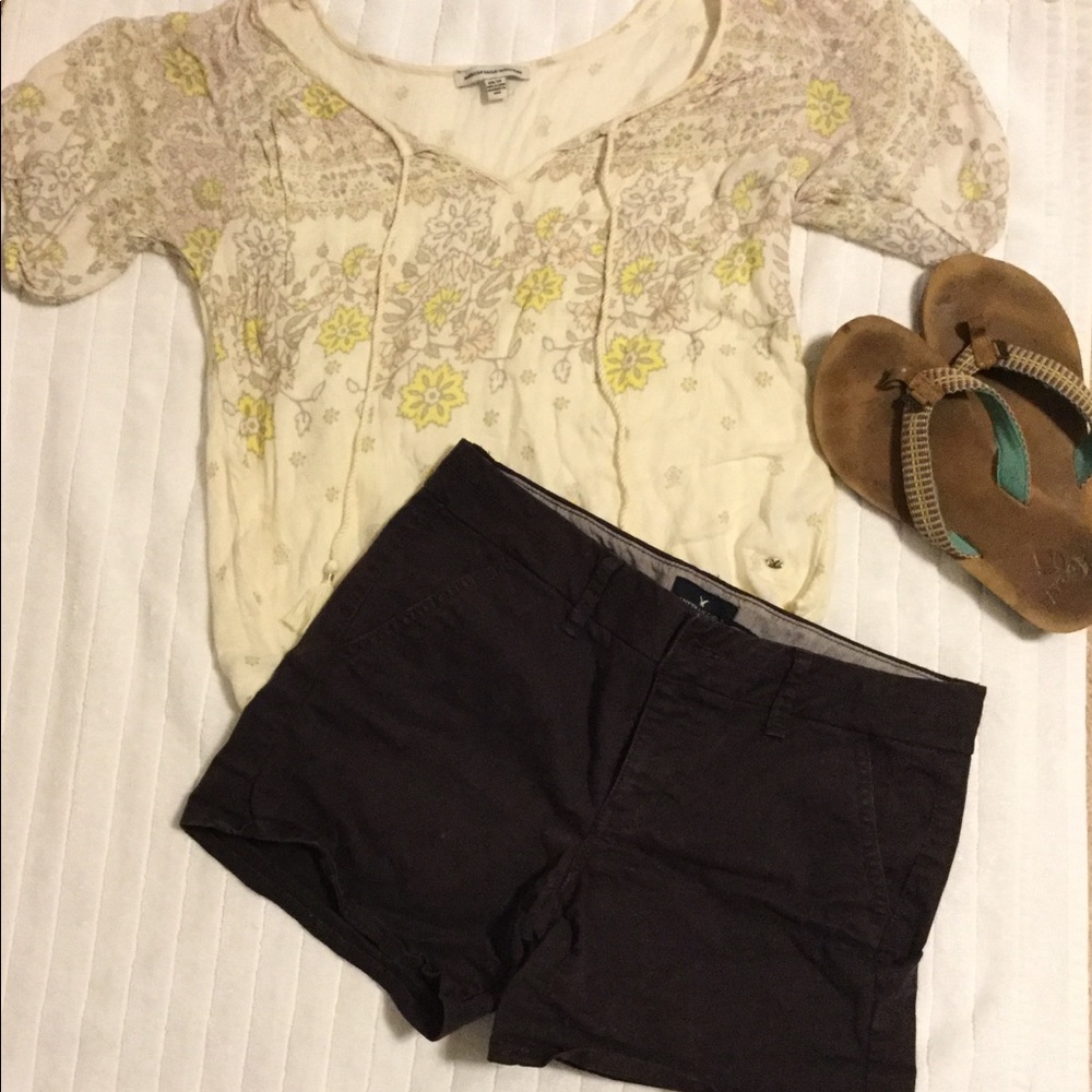 AE top & shorts, reef flip flops